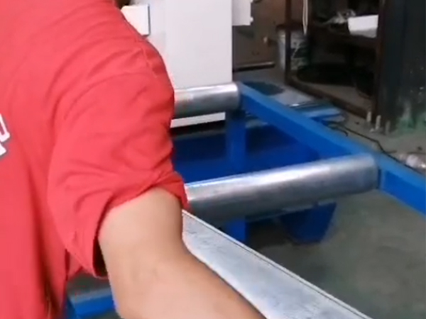 全自动桥架成型机