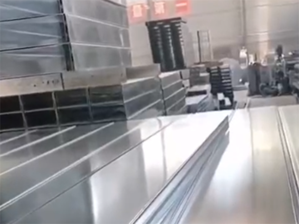 全自动桥架成型机